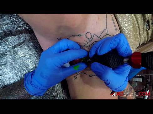 ❤️ Extreem getatoeëerde hottie Sully Savage kreeg een tatoeage op haar clitoris ❤ Just porno at us nl.image-kassir.ru ️❤